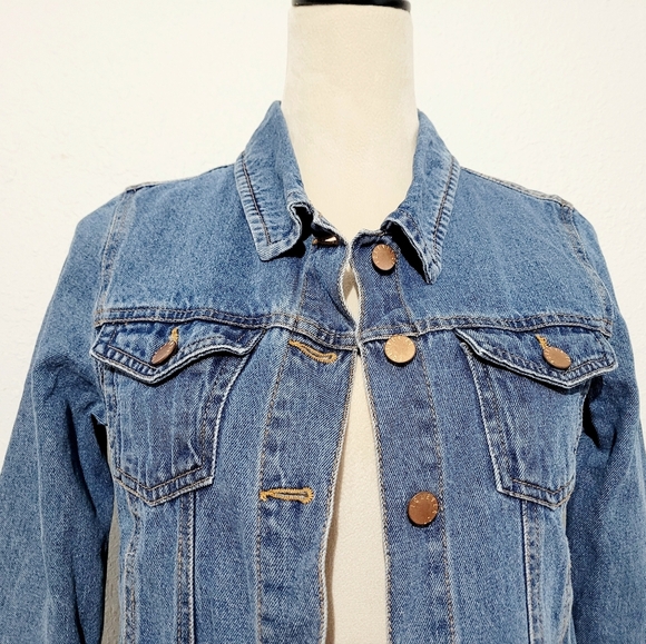 Forever 21 Womens Denim Jean Trucker Jacket Size Small Blue Classic 100% Cotton - Picture 2 of 12
